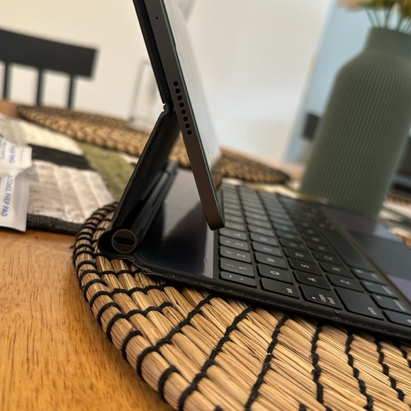 iPad Pro 11” M1 256gb with Magic Keyboard